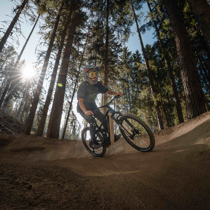 Staub & Hitze: Warum Dein E-Bike im Hochsommer eine andere Pflege braucht